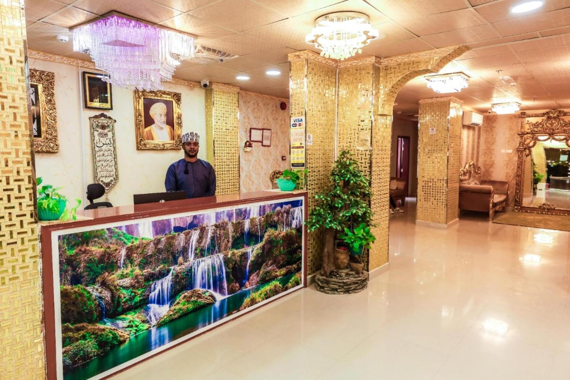 Capital O 141 Golden Rays Hotel Ibrā エクステリア 写真